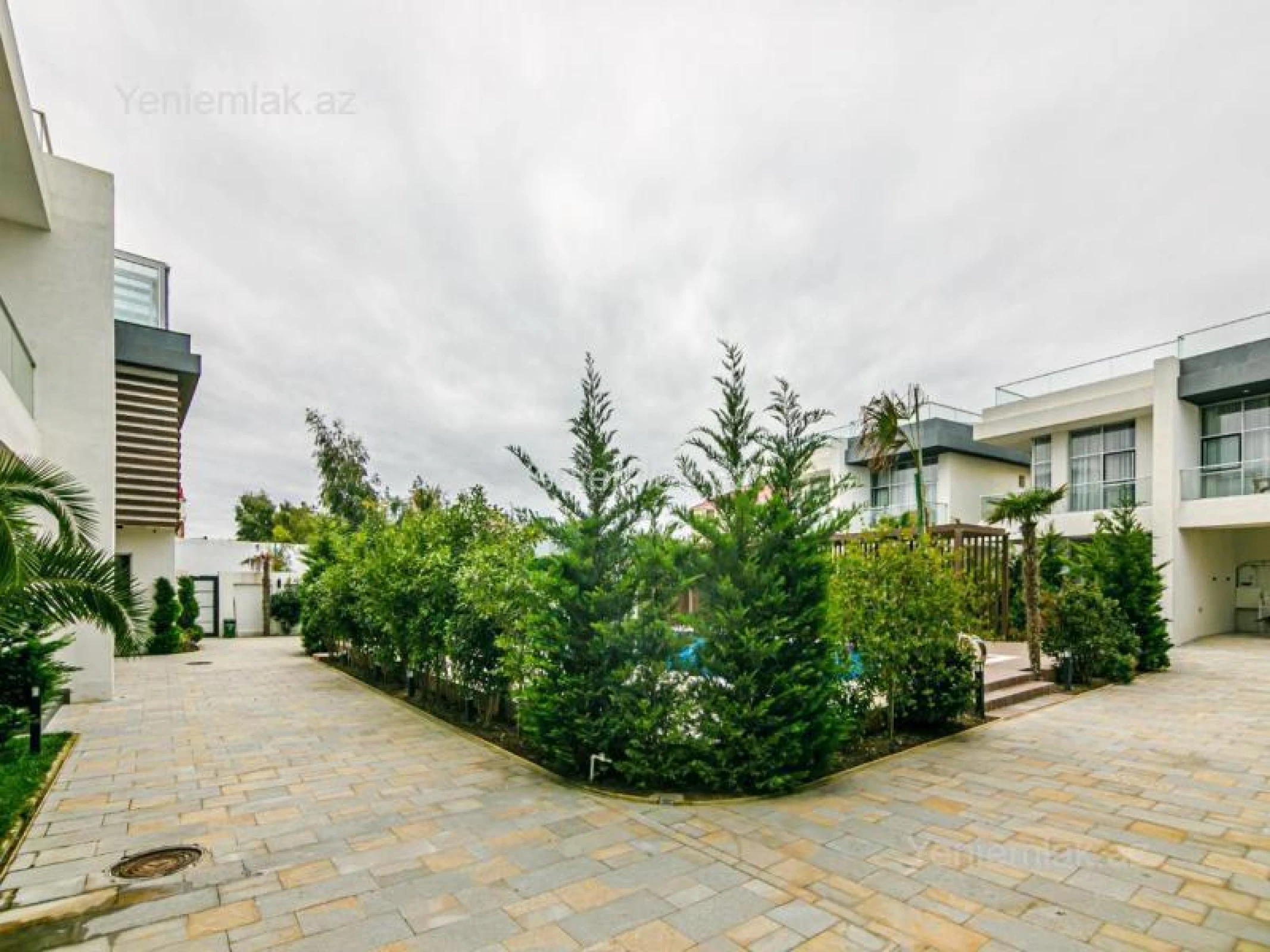 Satılır 16 otaqlı obyekt 1700 m²