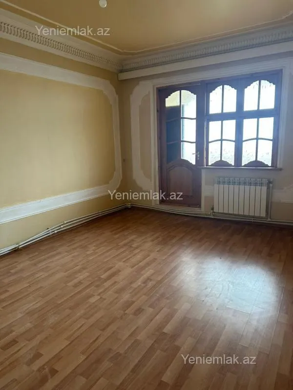 Satılır 2 otaqlı köhnə tikili 65 m²