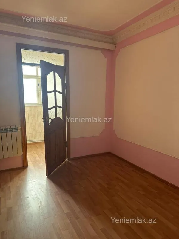 Satılır 2 otaqlı köhnə tikili 65 m²
