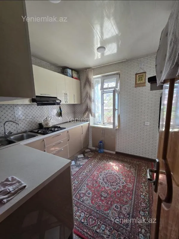 Satılır 4 otaqlı köhnə tikili 90 m²