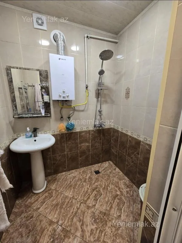 Satılır 4 otaqlı köhnə tikili 90 m²