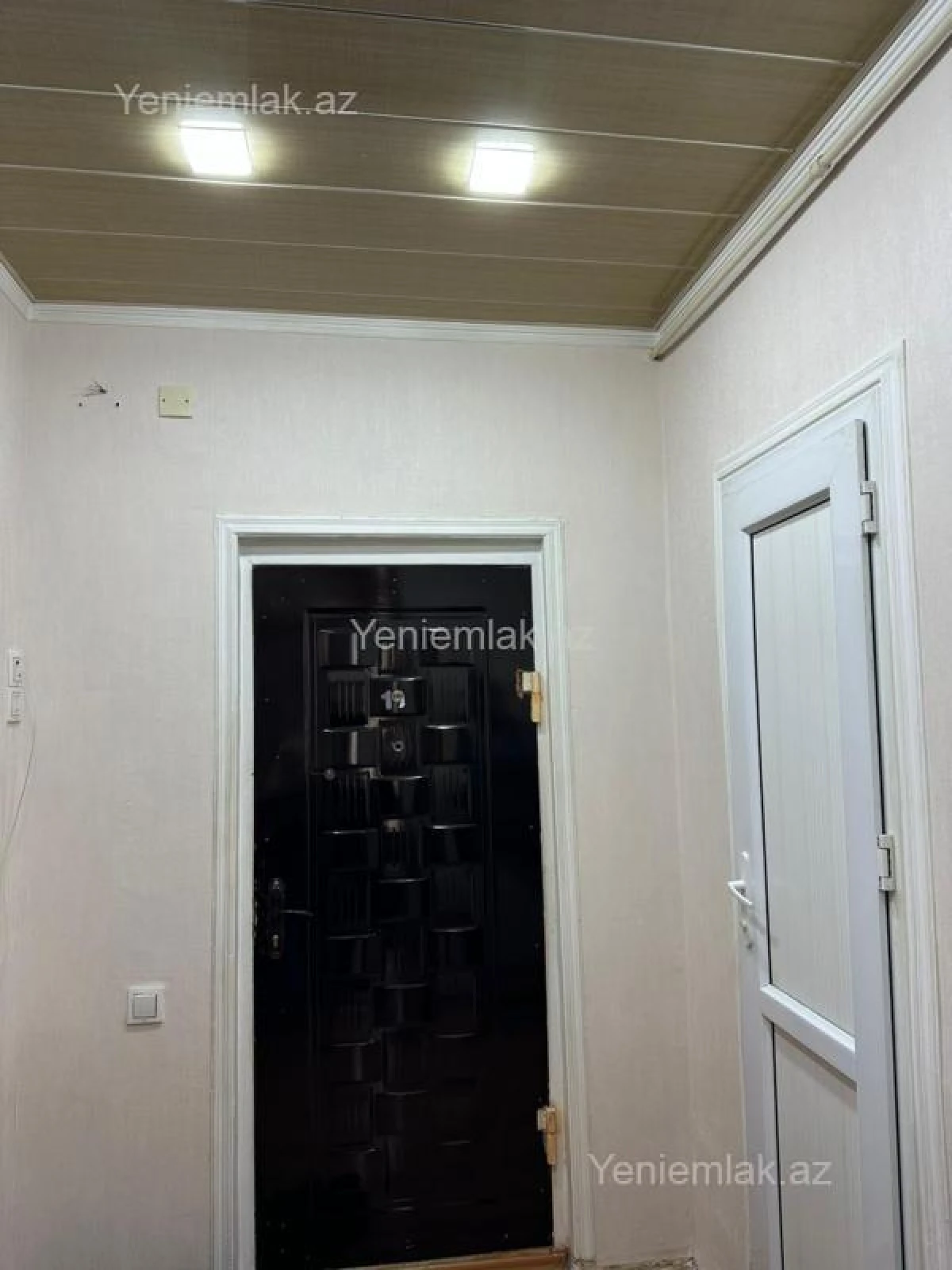 Satılır 2 otaqlı köhnə tikili 65 m²