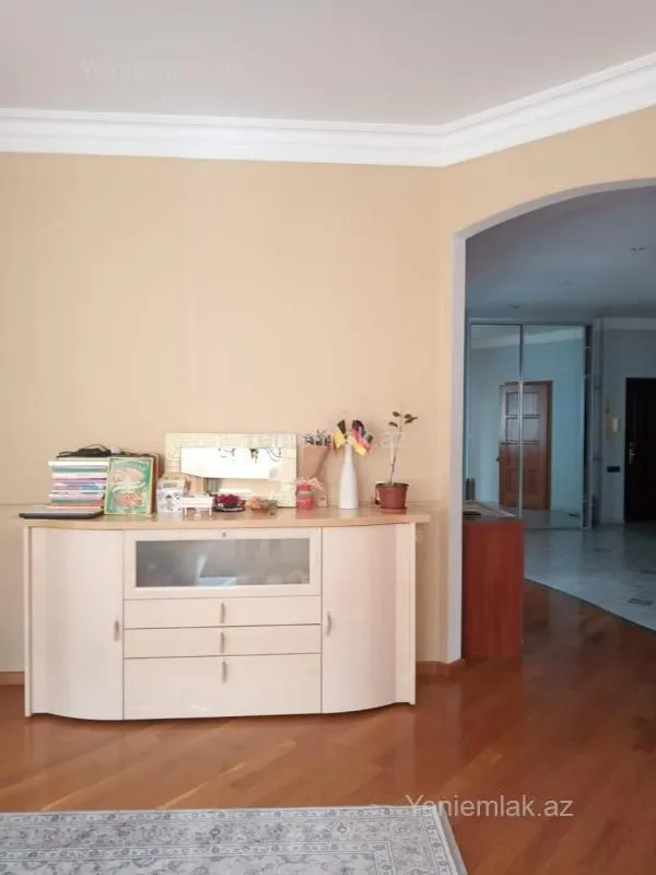 Satılır 3 otaqlı yeni tikili 140 m²