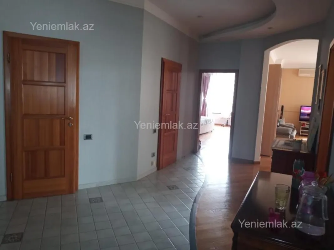 Satılır 3 otaqlı yeni tikili 140 m²
