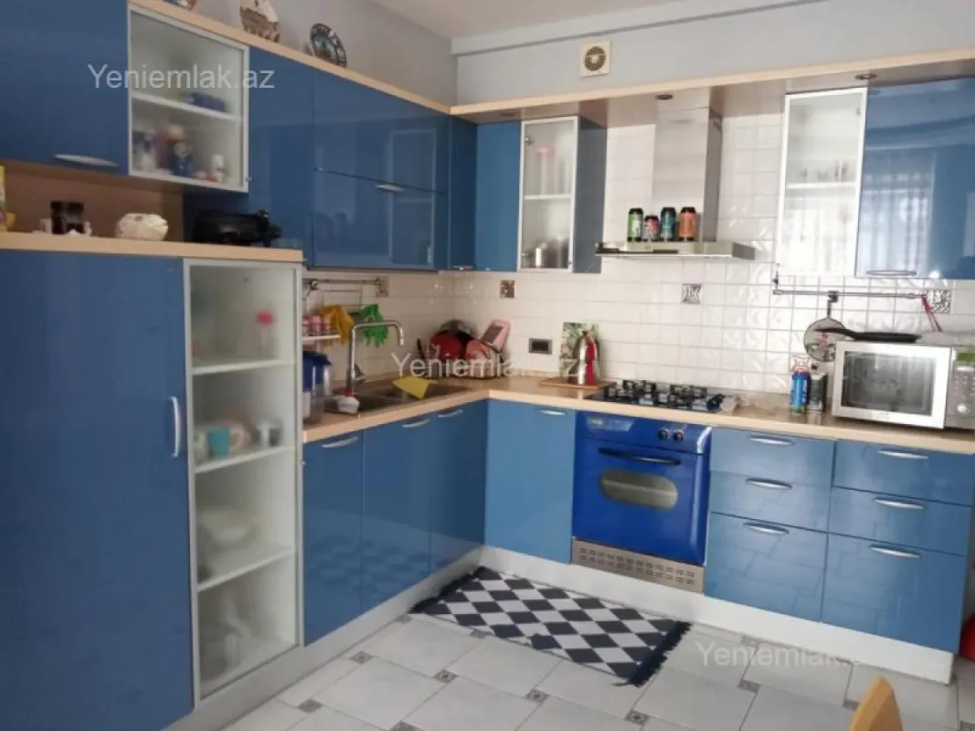 Satılır 3 otaqlı yeni tikili 140 m²