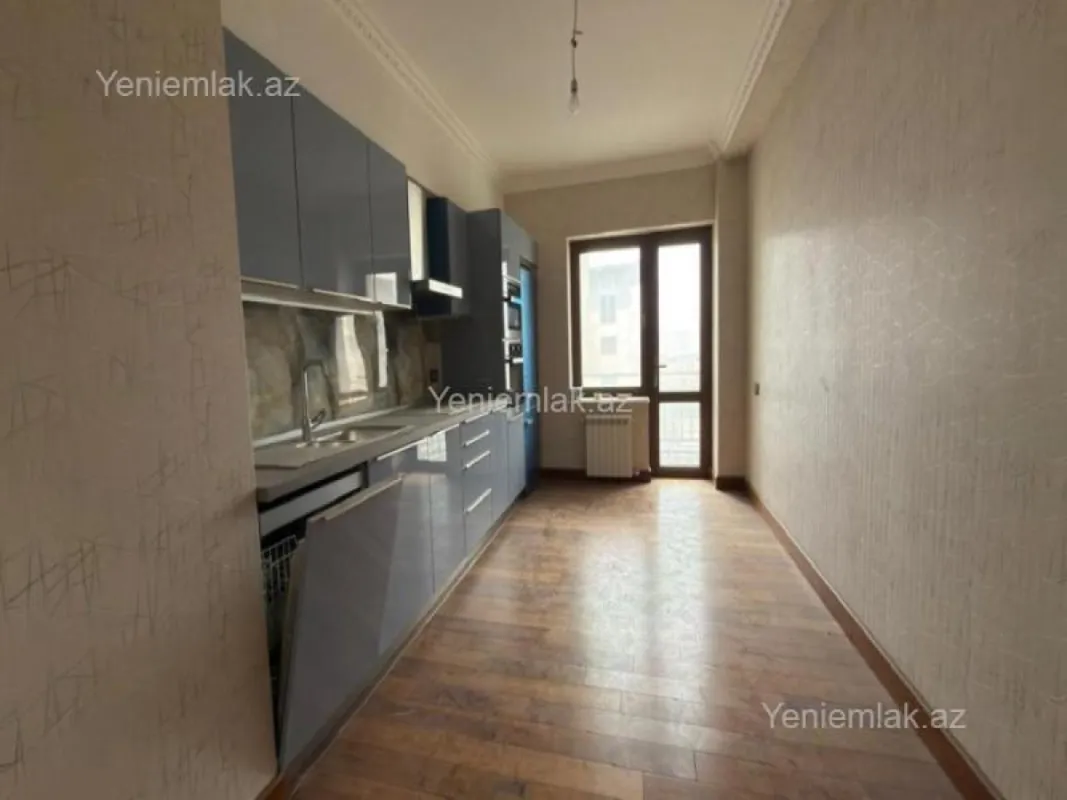 Satılır 5 otaqlı yeni tikili 200 m²