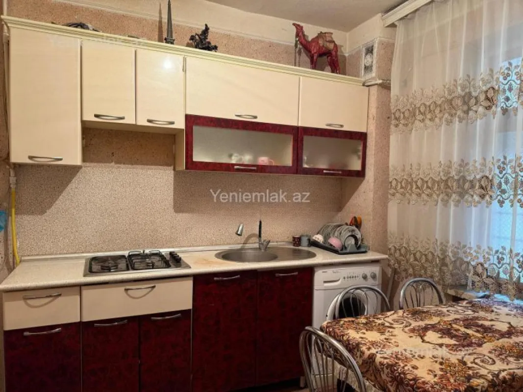 Satılır 3 otaqlı köhnə tikili 85.5 m²