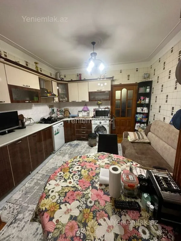 Satılır 3 otaqlı köhnə tikili 82 m²