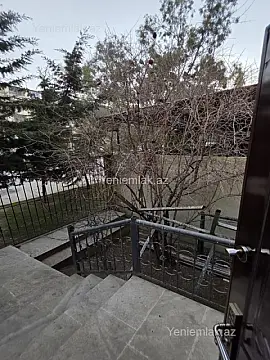 Satılır 3 otaqlı köhnə tikili 70 m²