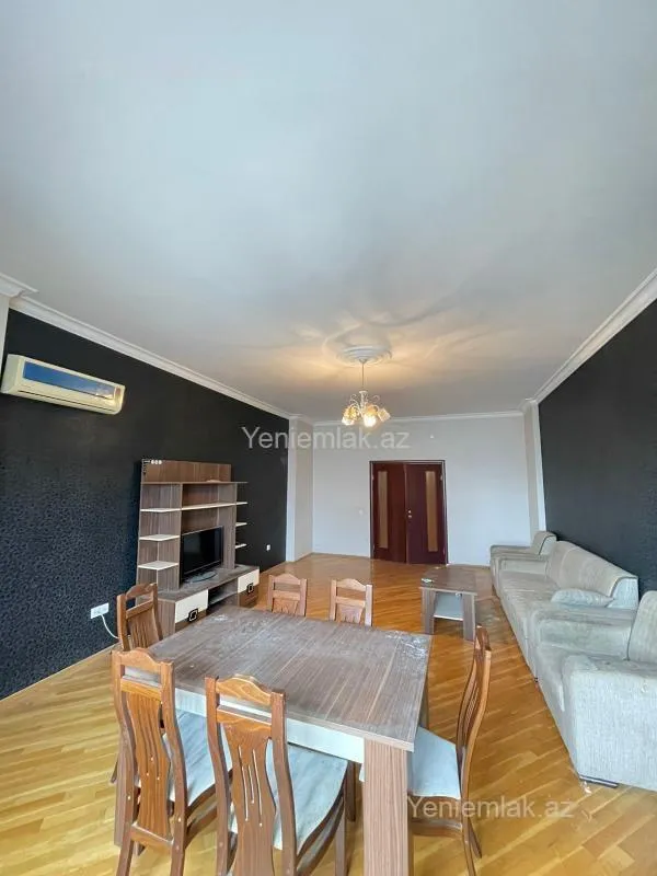 Satılır 4 otaqlı yeni tikili 200 m²