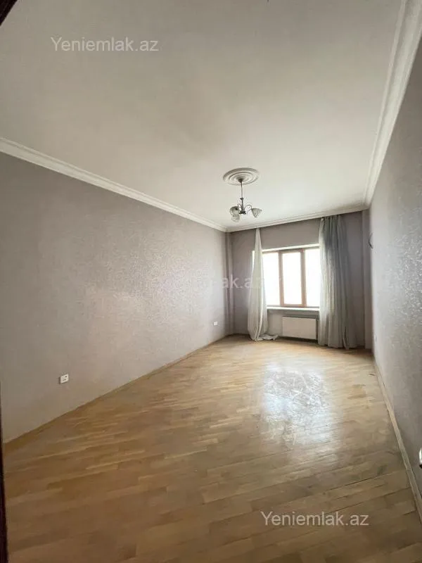 Satılır 4 otaqlı yeni tikili 200 m²