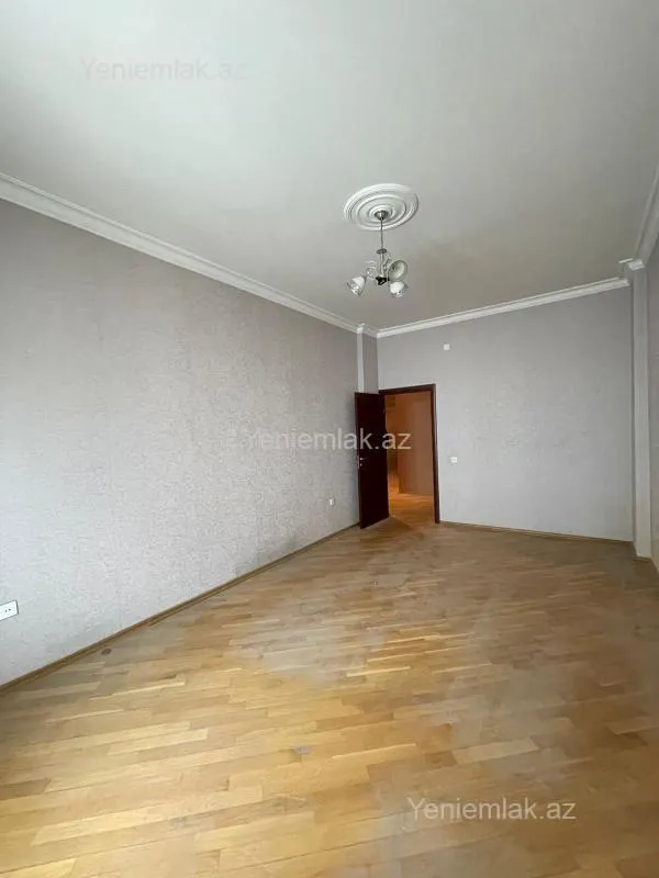 Satılır 4 otaqlı yeni tikili 200 m²