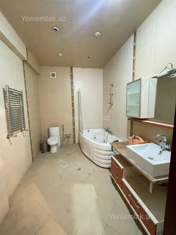 Satılır 4 otaqlı yeni tikili 200 m²