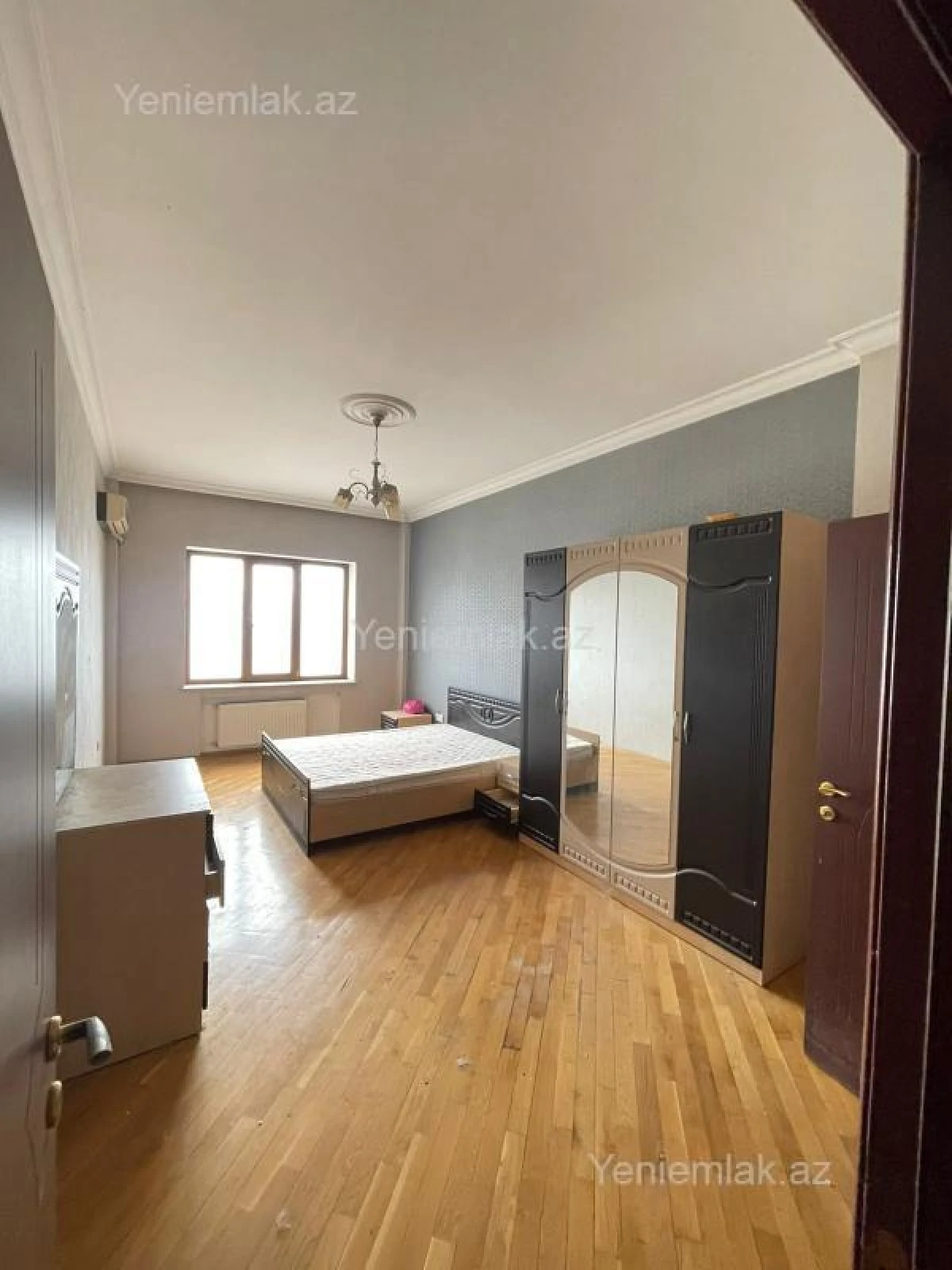 Satılır 4 otaqlı yeni tikili 200 m²