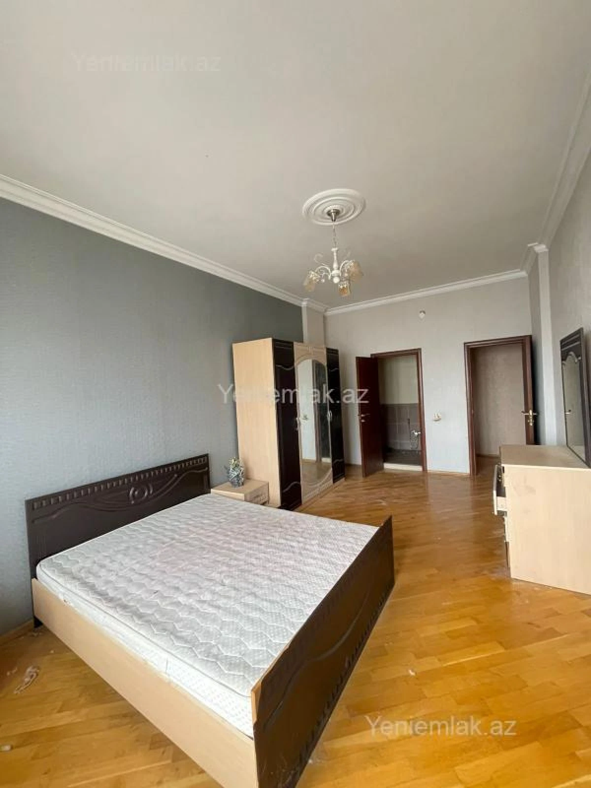 Satılır 4 otaqlı yeni tikili 200 m²