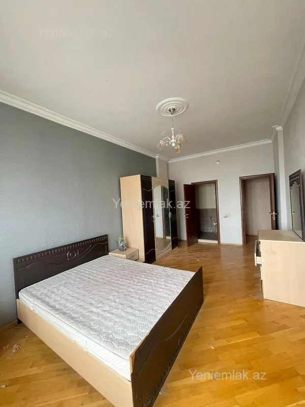 Satılır 4 otaqlı yeni tikili 200 m²