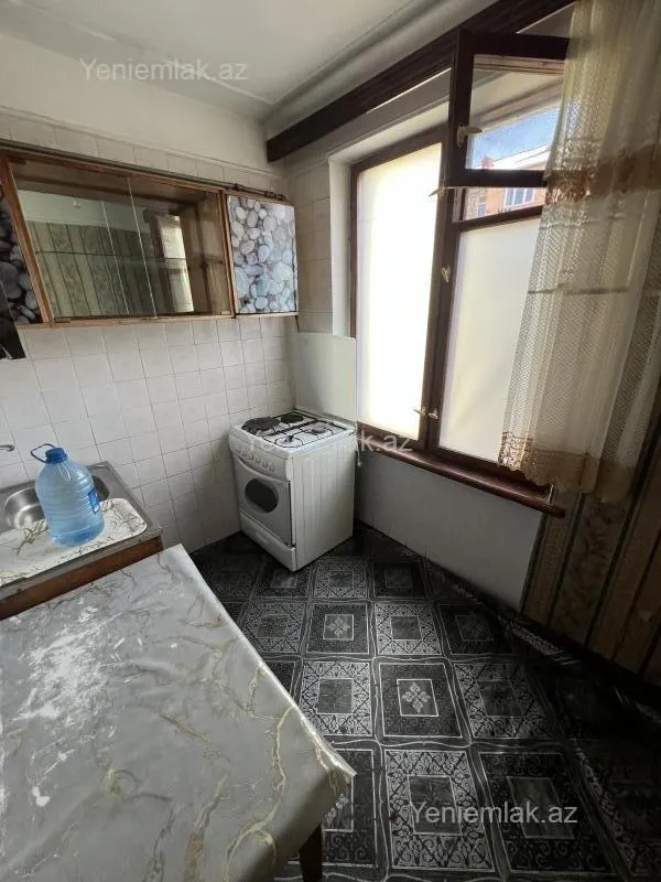 Satılır 2 otaqlı köhnə tikili 45 m²