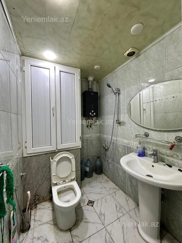 Satılır 2 otaqlı köhnə tikili 60 m²