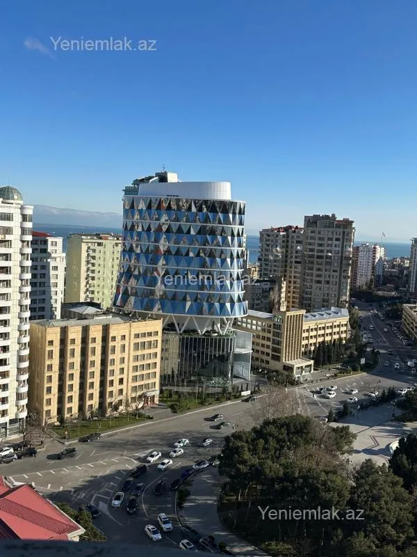 Satılır 4 otaqlı yeni tikili 160 m²