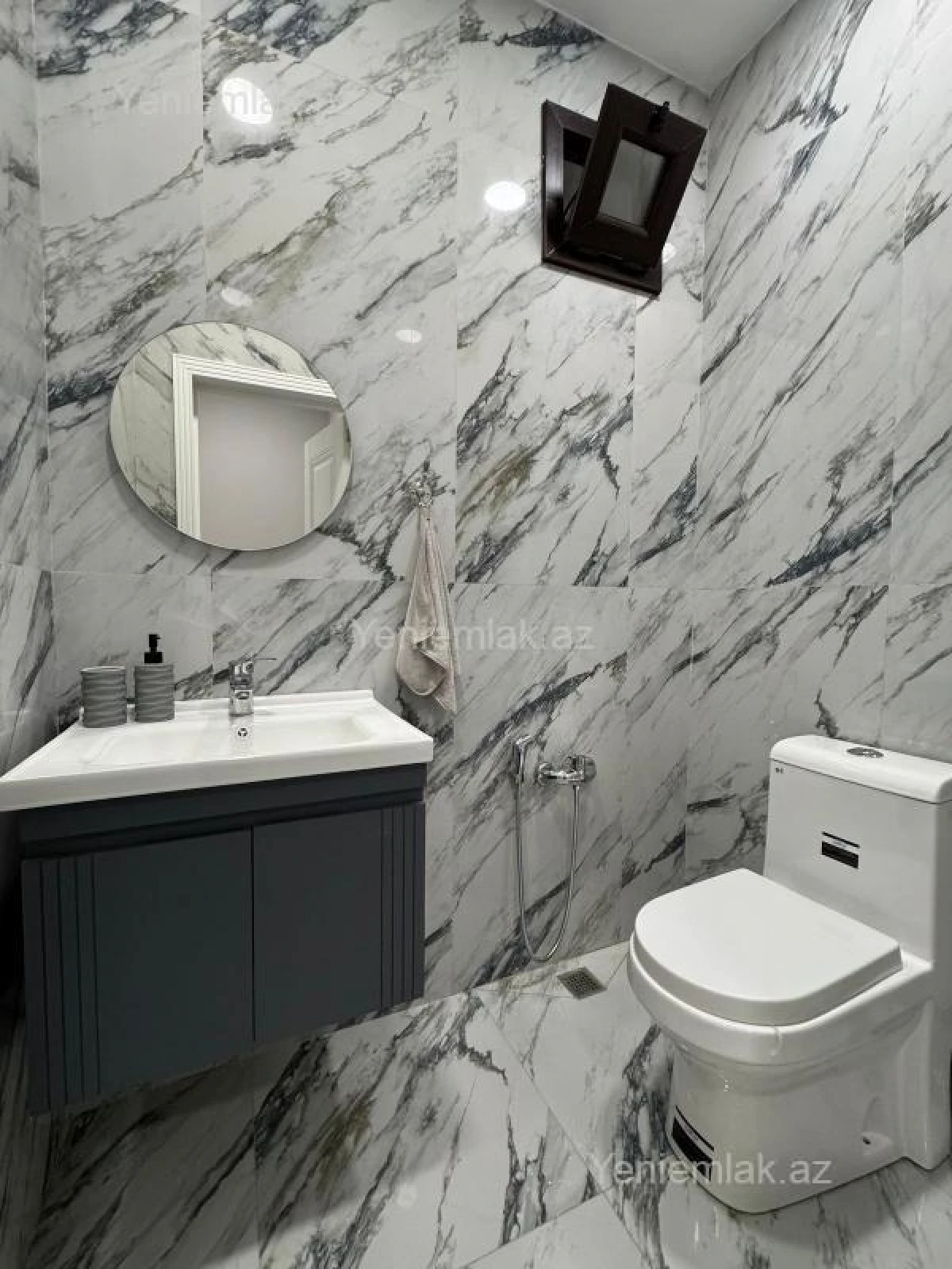 Satılır 6 otaqlı həyət evi 300 m²