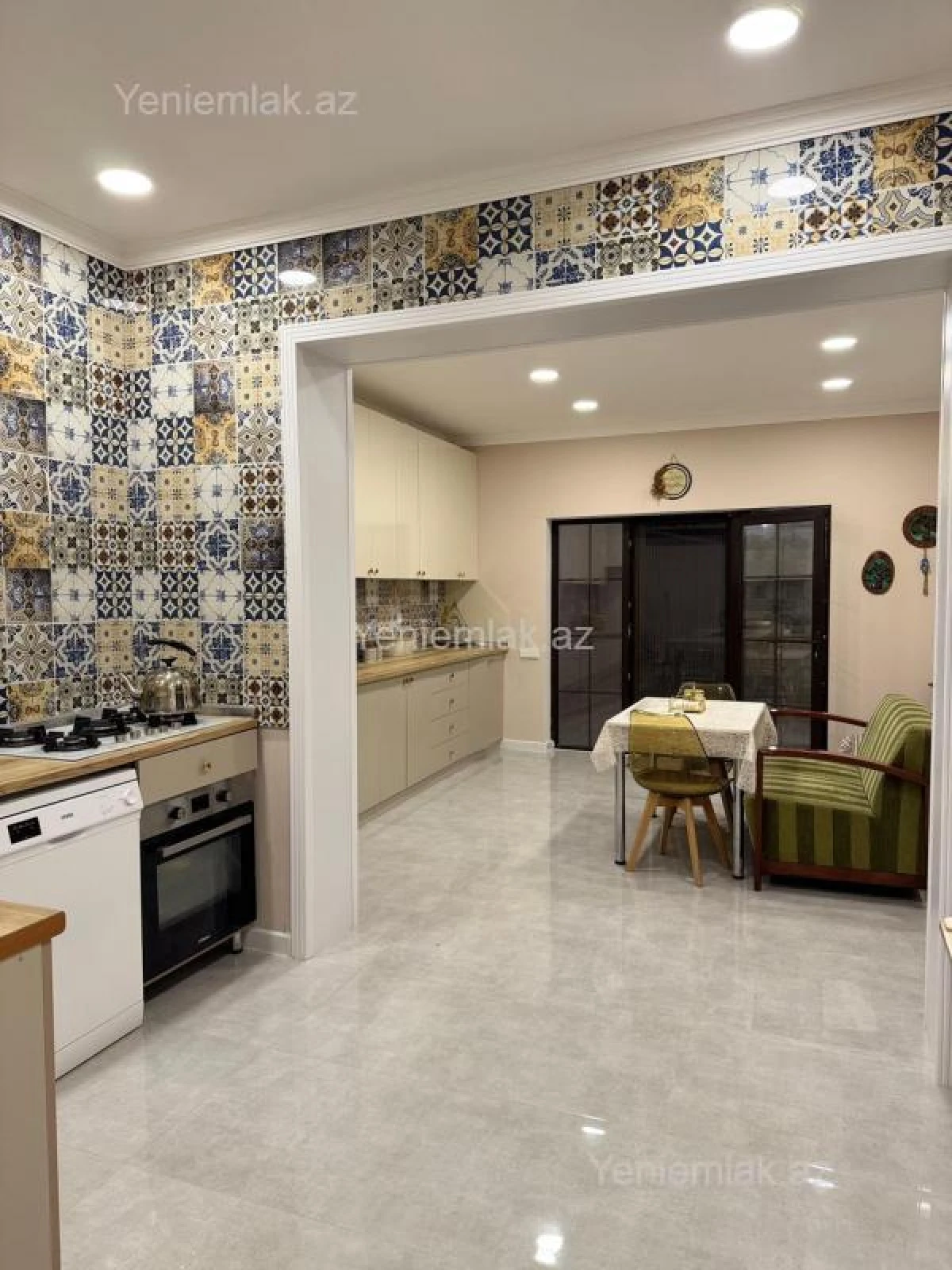 Satılır 6 otaqlı həyət evi 300 m²