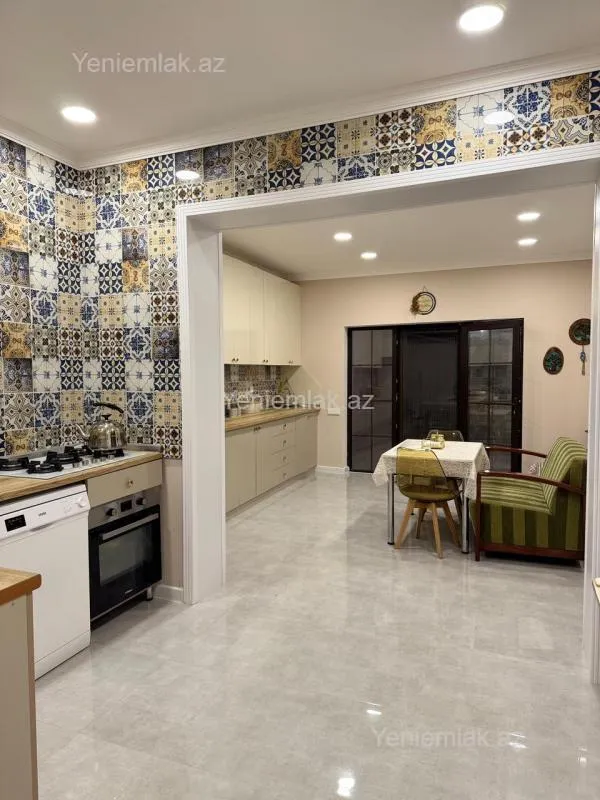 Satılır 6 otaqlı həyət evi 300 m²