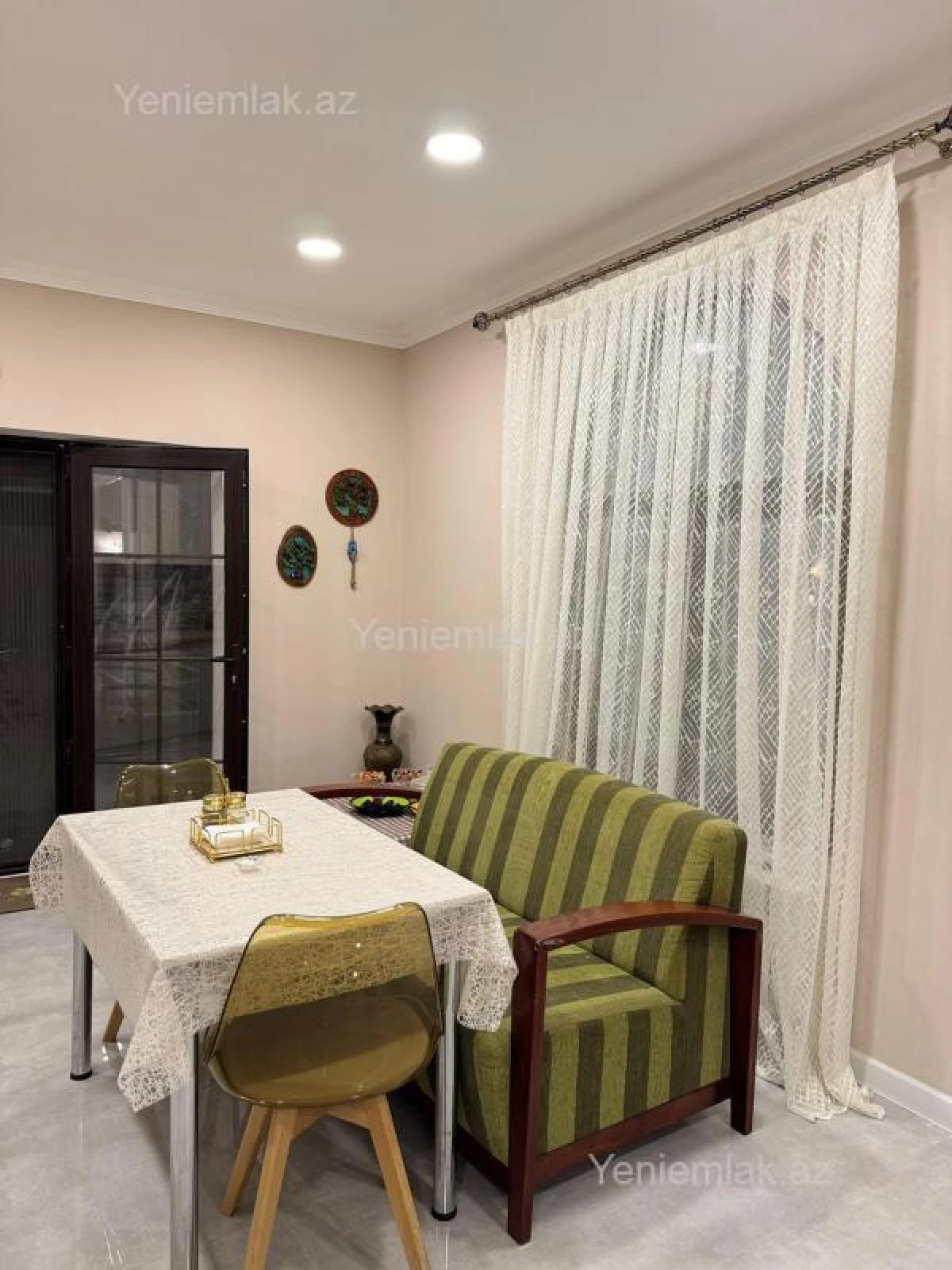 Satılır 6 otaqlı həyət evi 300 m²