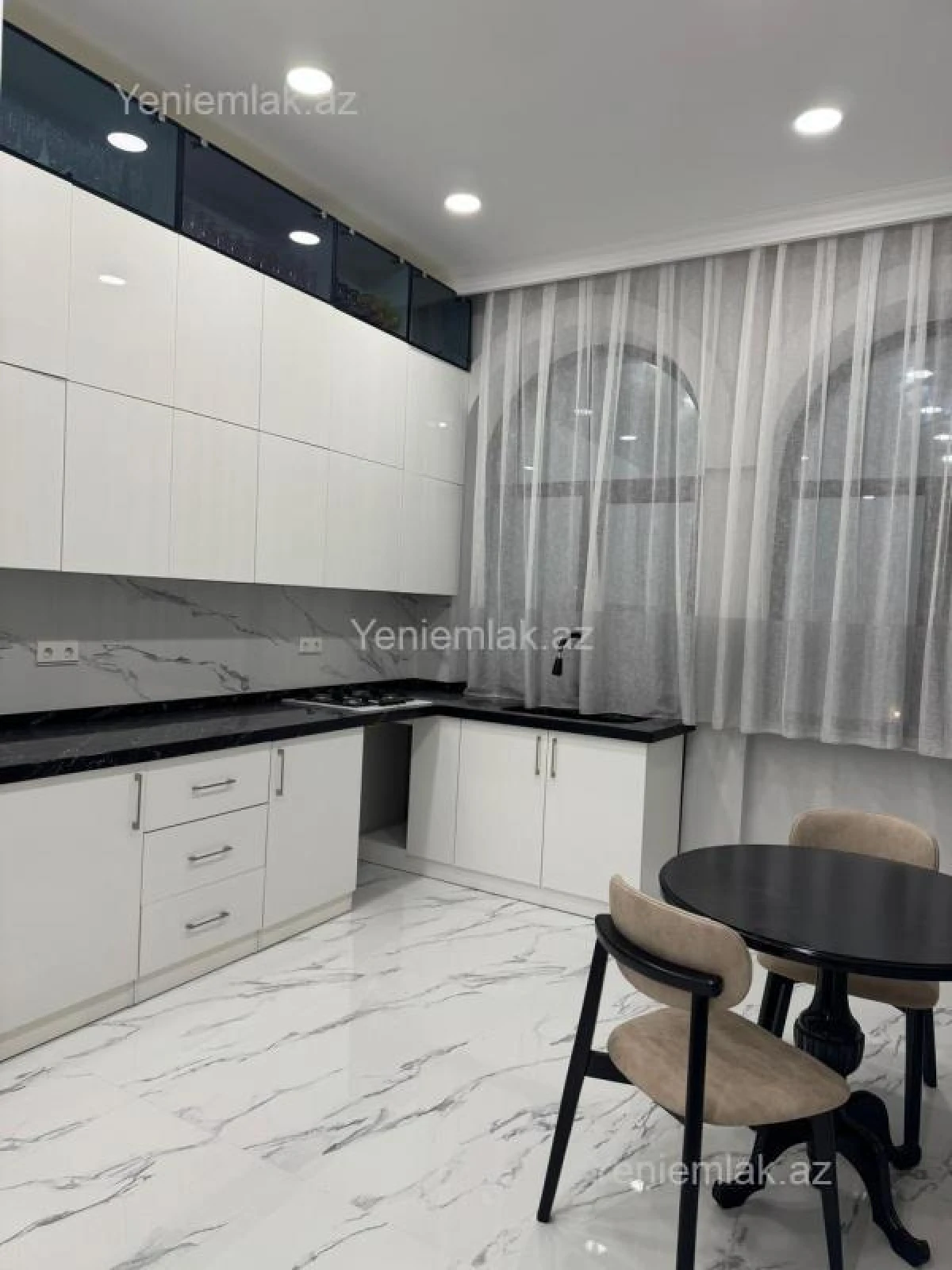 Satılır 6 otaqlı həyət evi 300 m²