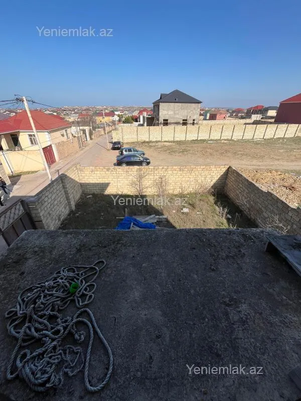 Satılır 6 otaqlı həyət evi 200 m²