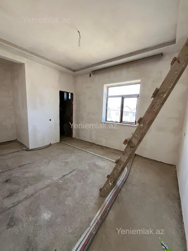 Satılır 6 otaqlı həyət evi 200 m²