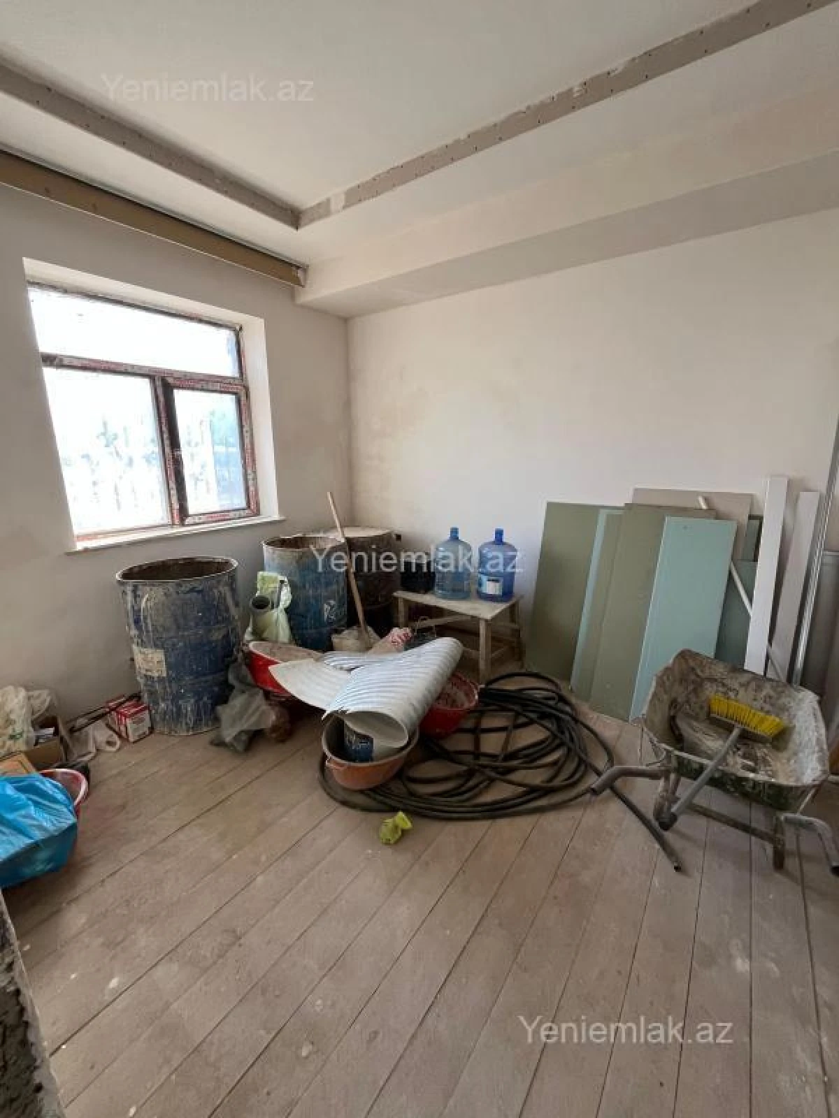 Satılır 6 otaqlı həyət evi 200 m²