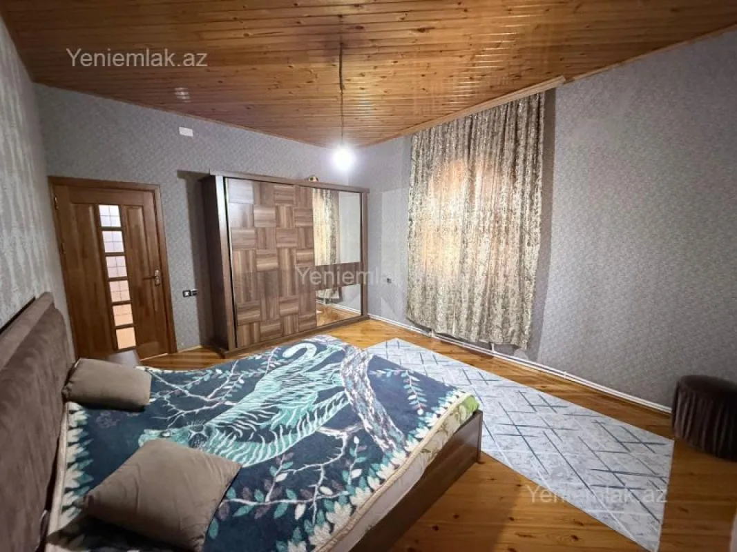 Satılır 6 otaqlı həyət evi 220 m²