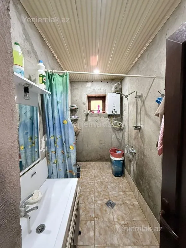 Satılır 6 otaqlı həyət evi 220 m²