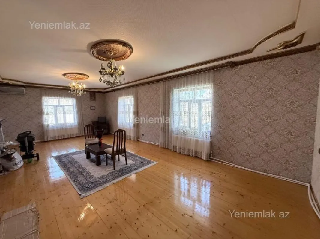 Satılır 6 otaqlı həyət evi 220 m²