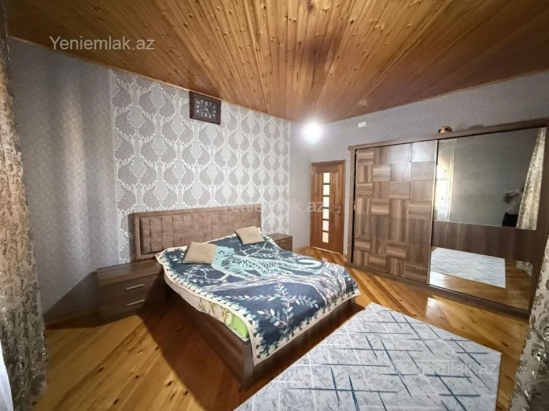 Satılır 6 otaqlı həyət evi 220 m²