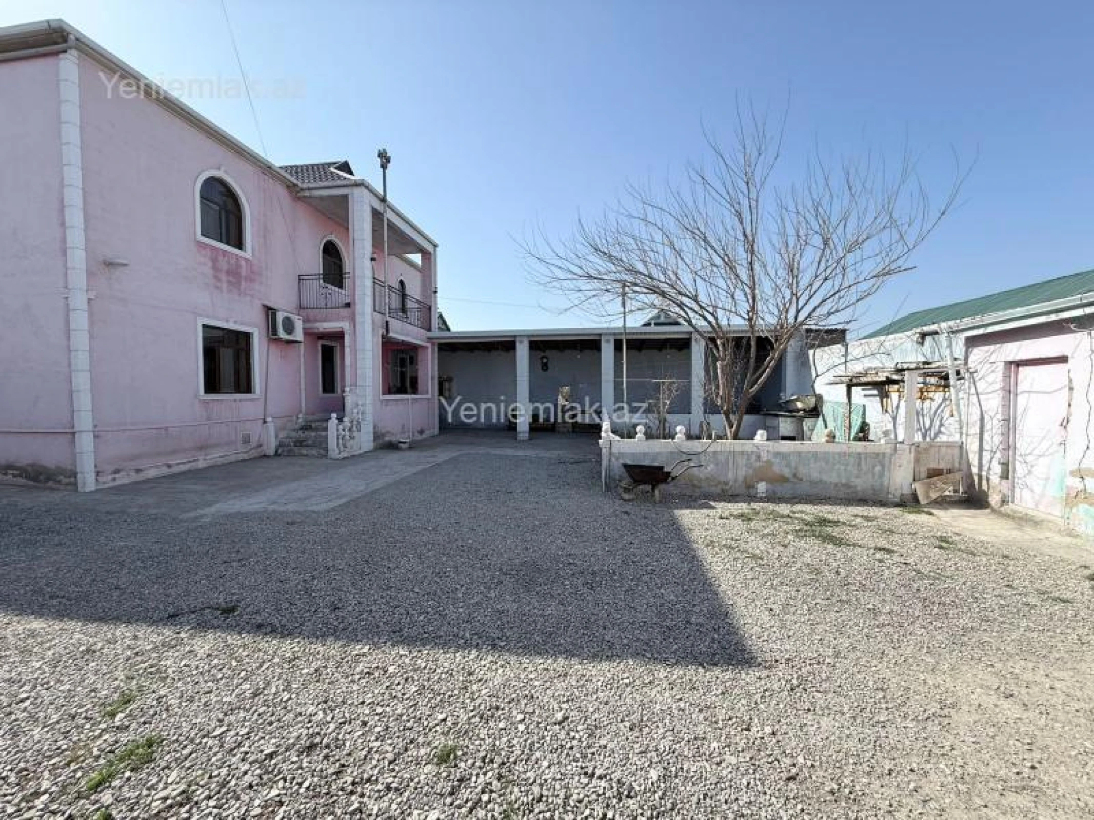 Satılır 6 otaqlı həyət evi 220 m²