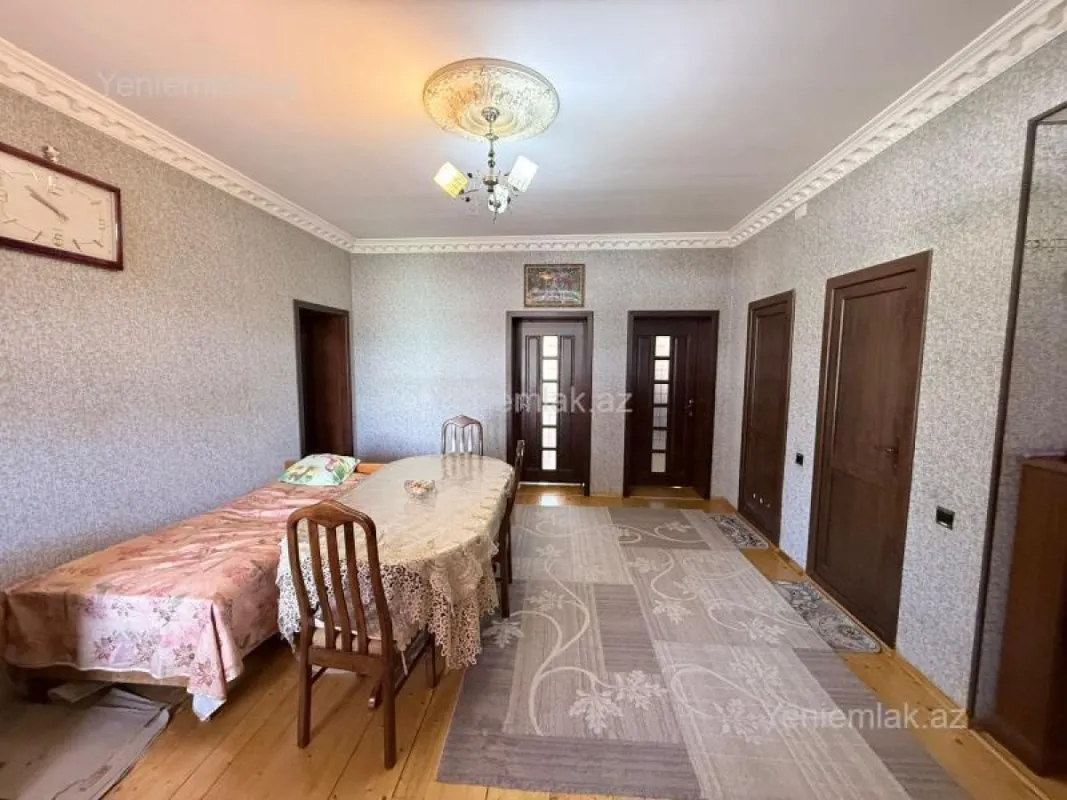 Satılır 6 otaqlı həyət evi 220 m²