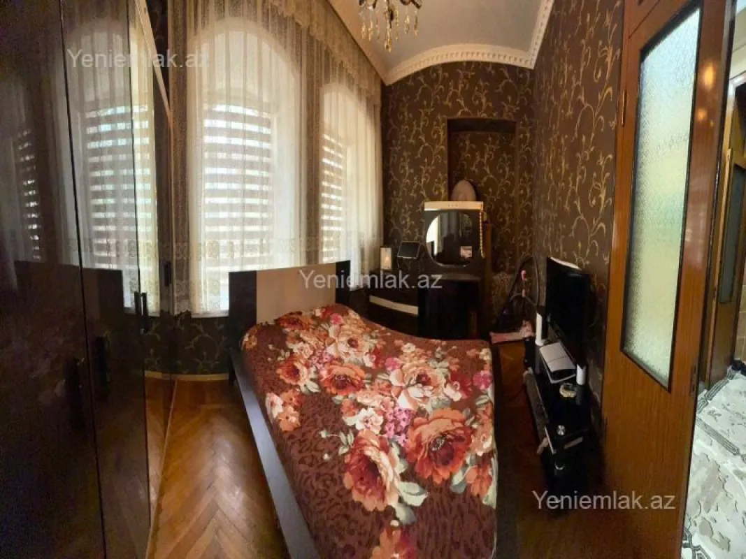 Satılır 3 otaqlı köhnə tikili 105 m²