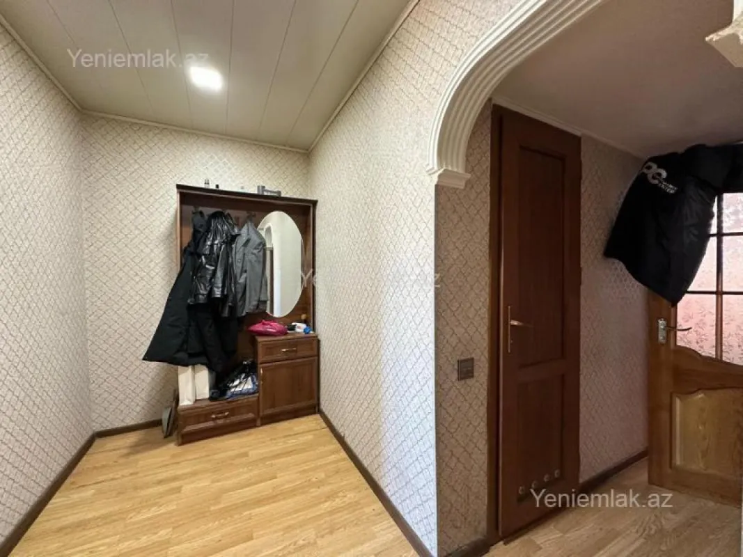 Satılır 2 otaqlı köhnə tikili 60 m²