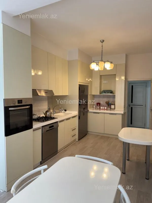 Satılır 3 otaqlı yeni tikili 120 m²