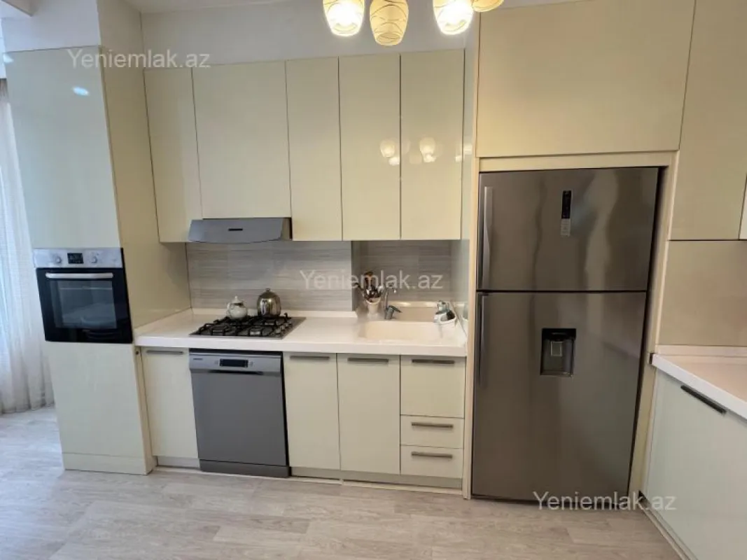 Satılır 3 otaqlı yeni tikili 120 m²