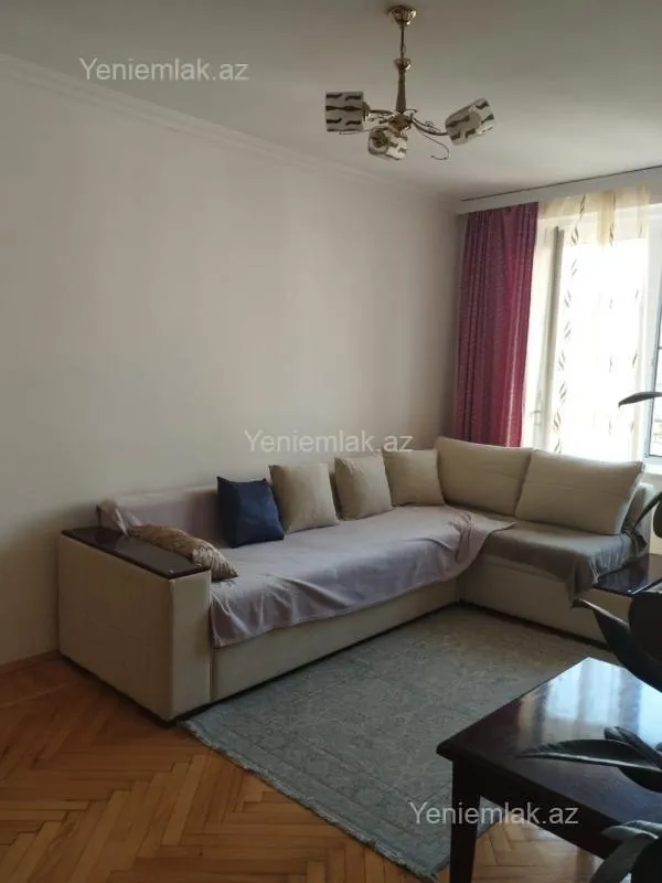 Satılır 2 otaqlı köhnə tikili 50 m²