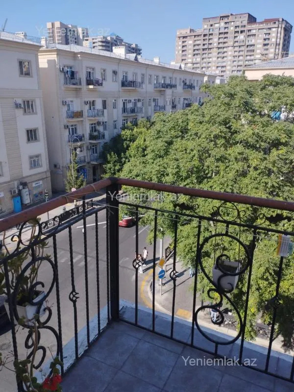 Satılır 2 otaqlı köhnə tikili 50 m²