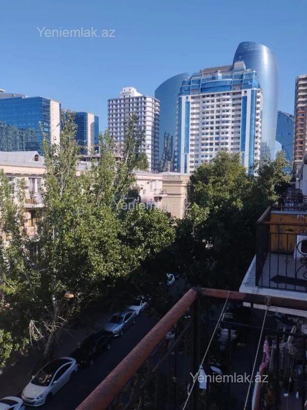 Satılır 2 otaqlı köhnə tikili 50 m²