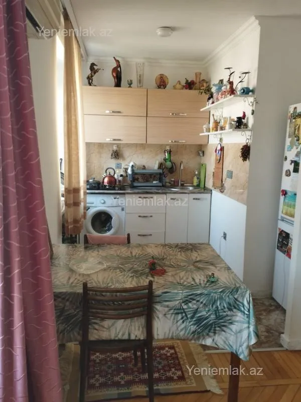Satılır 2 otaqlı köhnə tikili 50 m²