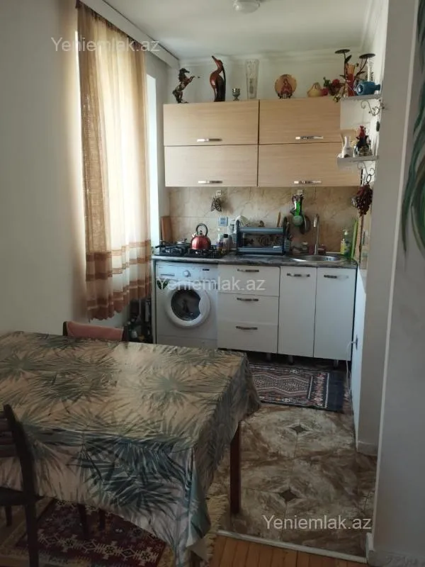 Satılır 2 otaqlı köhnə tikili 50 m²