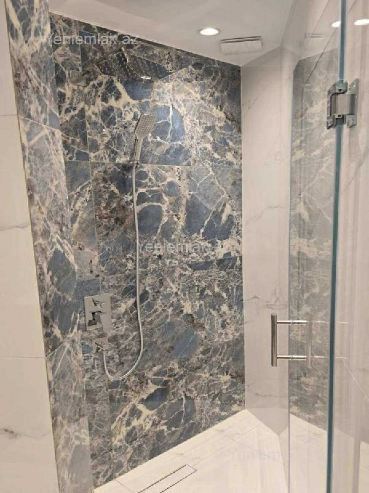 Satılır 3 otaqlı yeni tikili 85 m²