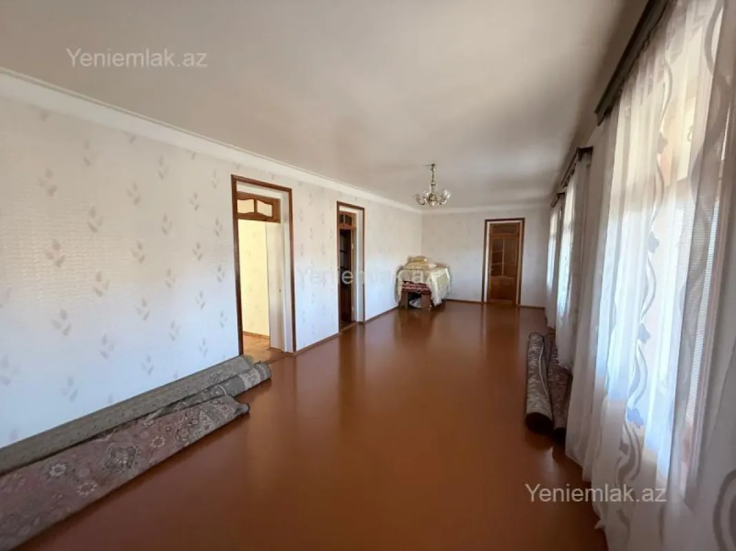 Satılır 6 otaqlı həyət evi 260 m²