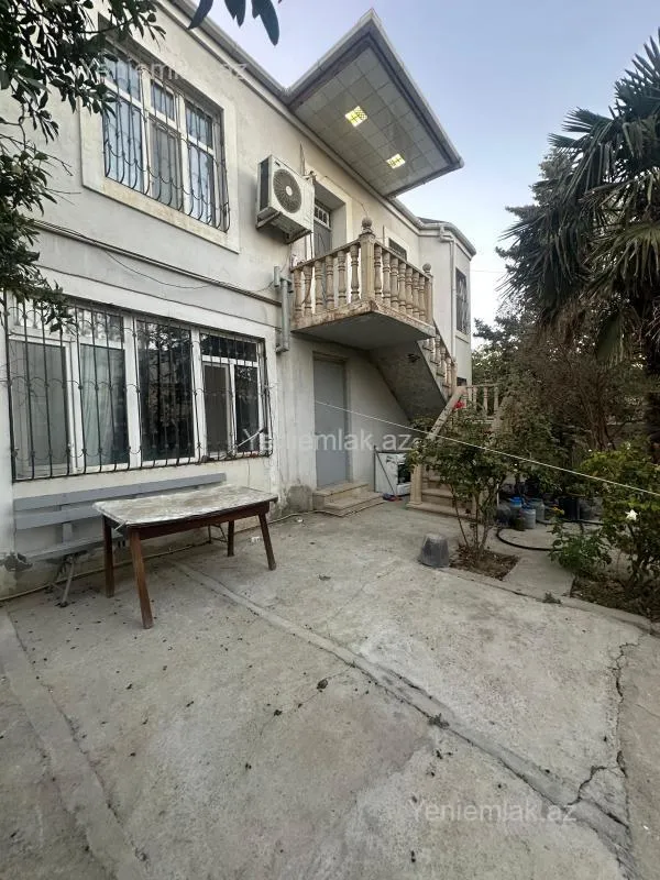 Satılır 7 otaqlı həyət evi 202 m²