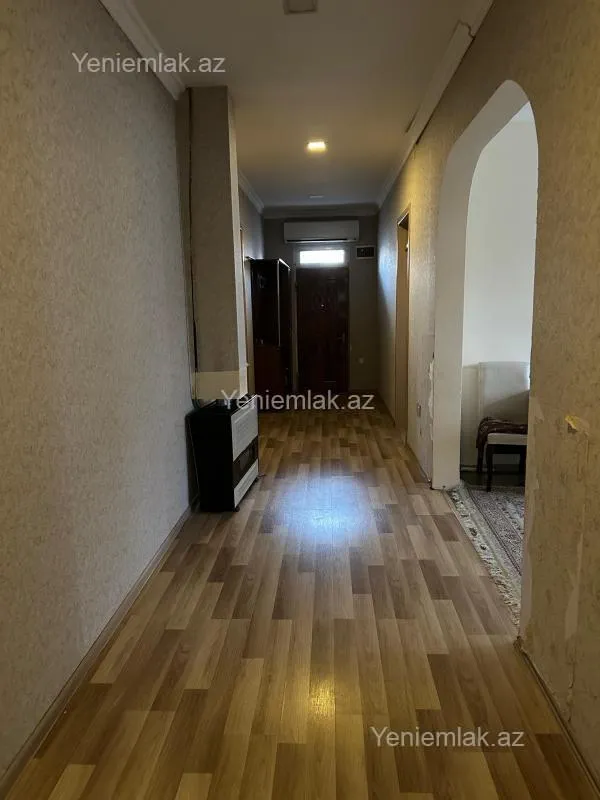 Satılır 7 otaqlı həyət evi 202 m²